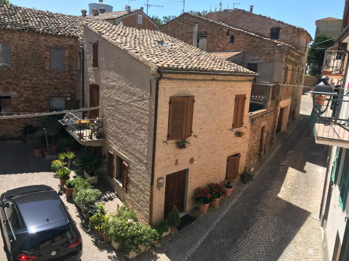 Bed and Breakfast La Trave Montecosaro  Екстер'єр фото